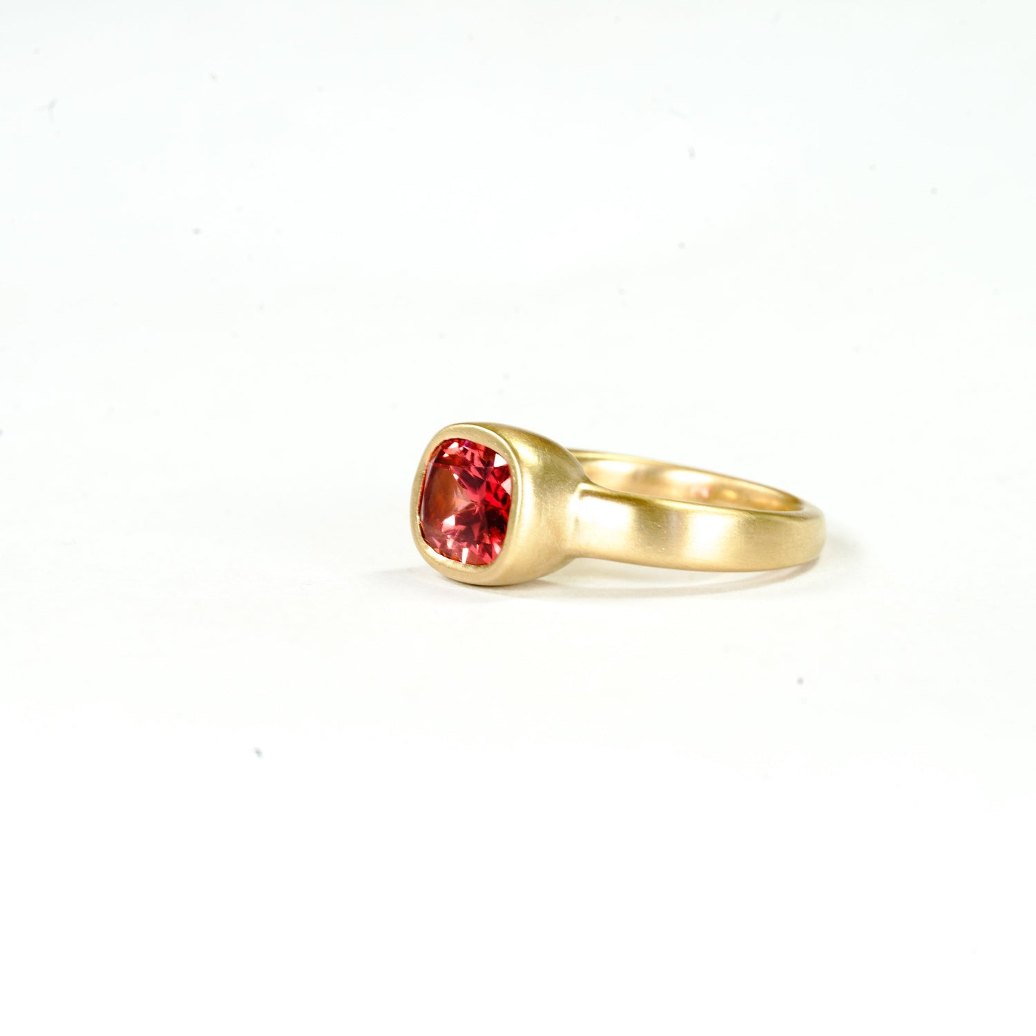Gold ring with pink sapphire.
