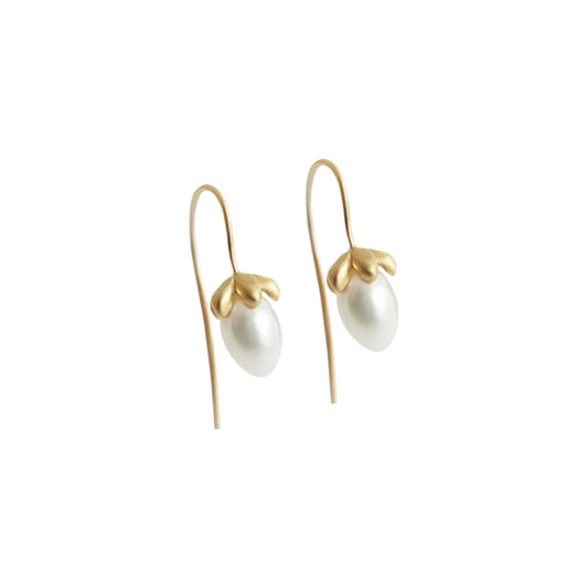 Handmade earring wires to compliment this beautiful classic pearl earrings.  perfect for celebrating special moments and adding glamour to you day.