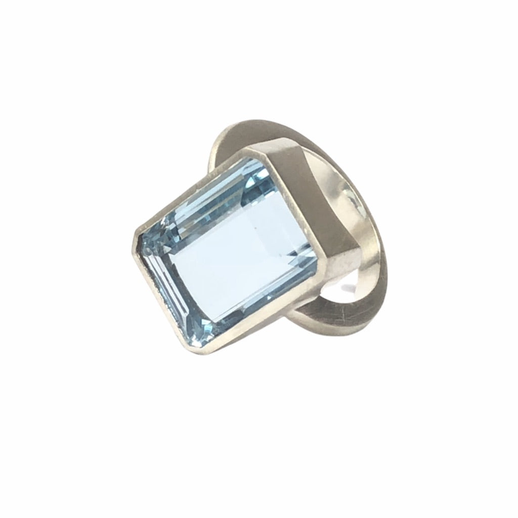 Add a touch of elegance to any outfit with this stunning Bright Blue Topaz Cocktail Ring. The vibrant blue color of the topaz stone is sure to catch everyone's eye, and the elegant cocktail design adds a sophisticated touch. Treat yourself or someone special to this eye-catching ring today! 16mm x 12mm Blue Topaz.