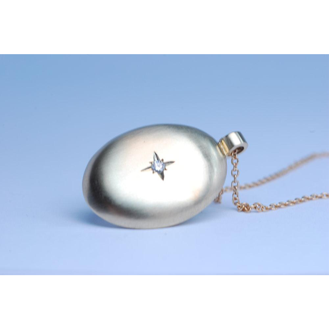 Keep your loved ones close to your heart with our cremationLocket necklace. Crafted with care, this necklace allows you to carry a small portion of their ashes, providing comfort and a constant reminder of their presence.The holding cremation ashes memorial urn Locket   A beautiful and elegant way to remember your loved one or pet keeping them close to your heart.  Holding Cremation Ashes Diamond Locket Necklace