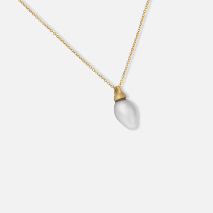 Simple classic pearl necklace 
