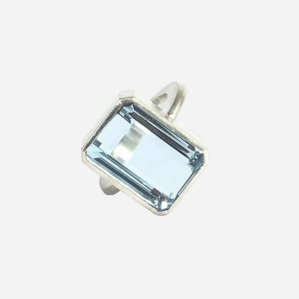 Add a touch of elegance to any outfit with this stunning Bright Blue Topaz Cocktail Ring. The vibrant blue color of the topaz stone is sure to catch everyone's eye, and the elegant cocktail design adds a sophisticated touch. Treat yourself or someone special to this eye-catching ring today!  16mm x 12mm Blue Topaz.
