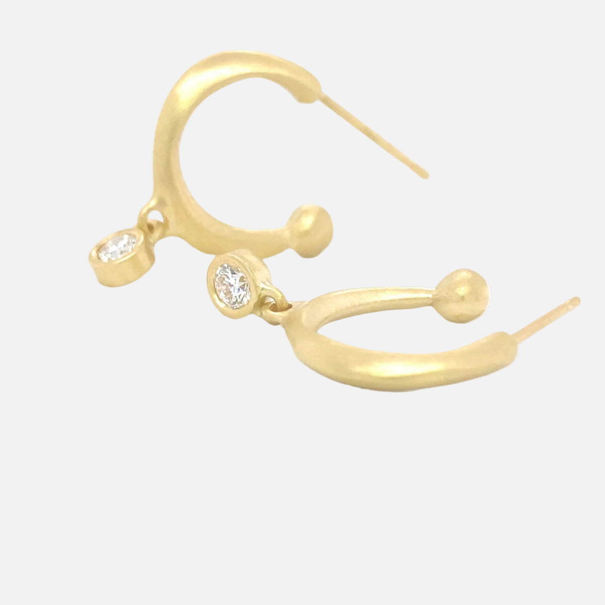 The perfect classic hoop with a luminous diamond drop.    Details.   -20mm Hoop  -4mm drop holding a 3mm Diamond   - small butterfly back. 