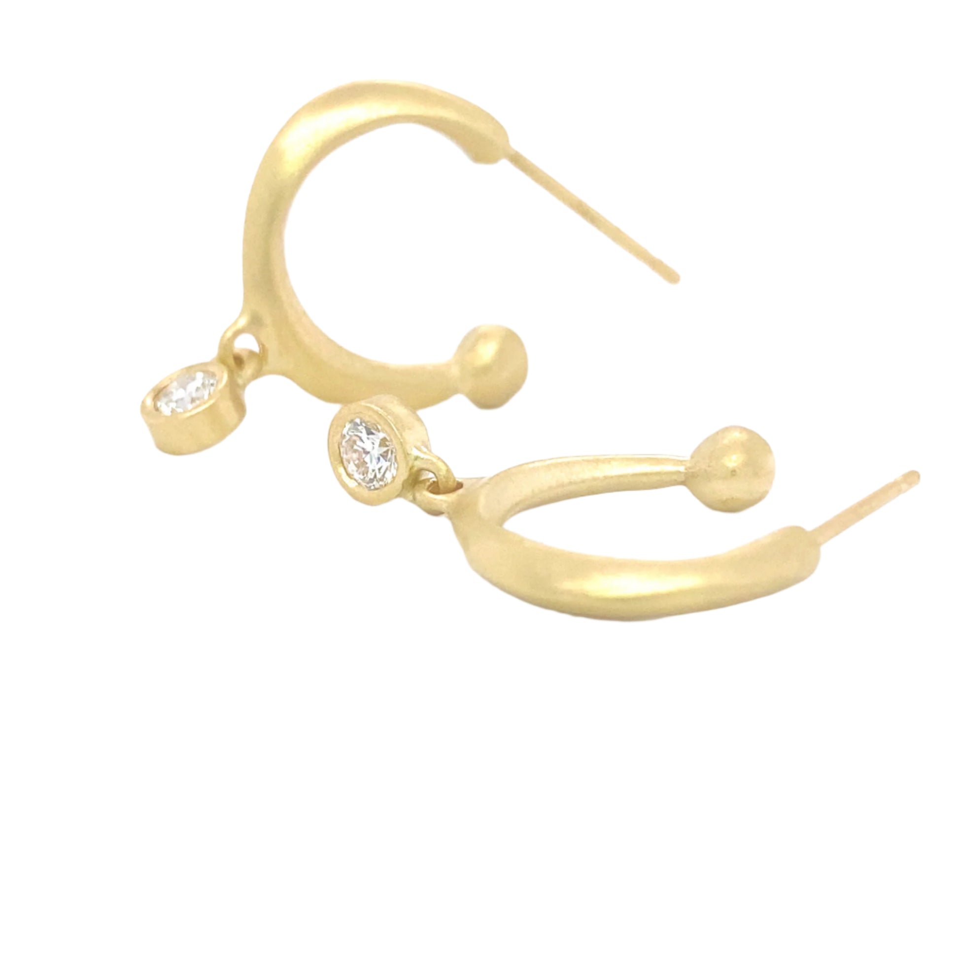 The perfect classic hoop with a luminous diamond drop.    Details.   -20mm Hoop  -4mm drop holding a 3mm Diamond   - small butterfly back. 
