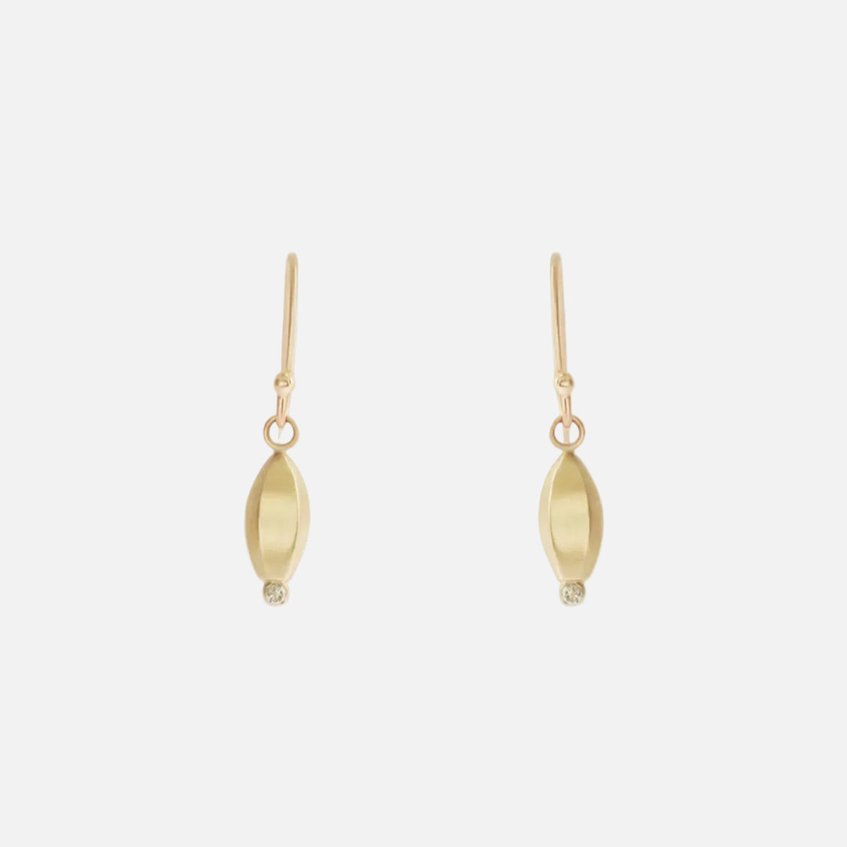 Introducing our versatile and durable LANTERN   DROP earrings, a unique accessory that effortlessly elevates any outfit. Add a touch of elegance and style to your look with our LANTERN earrings today!