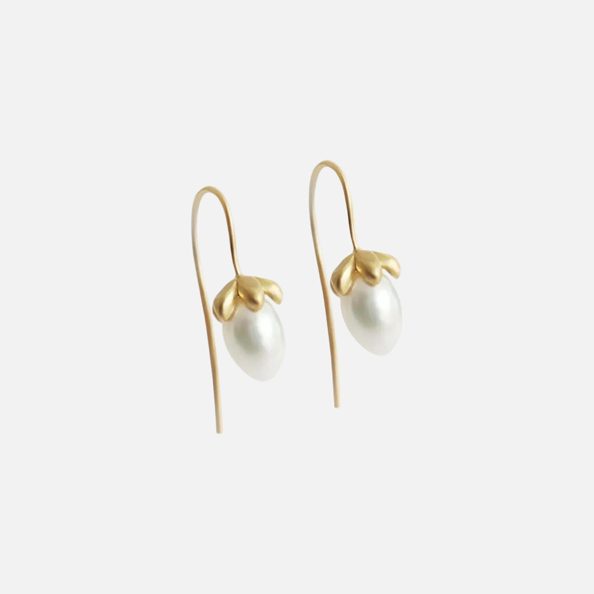 Handmade earring wires to compliment this beautiful classic pearl earrings.  perfect for celebrating special moments and adding glamour to you day.