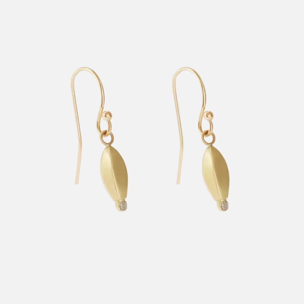 Introducing our versatile and durable LANTERN DROP earrings, a unique accessory that effortlessly elevates any outfit. Add a touch of elegance and style to your look with our LANTERN earrings today!